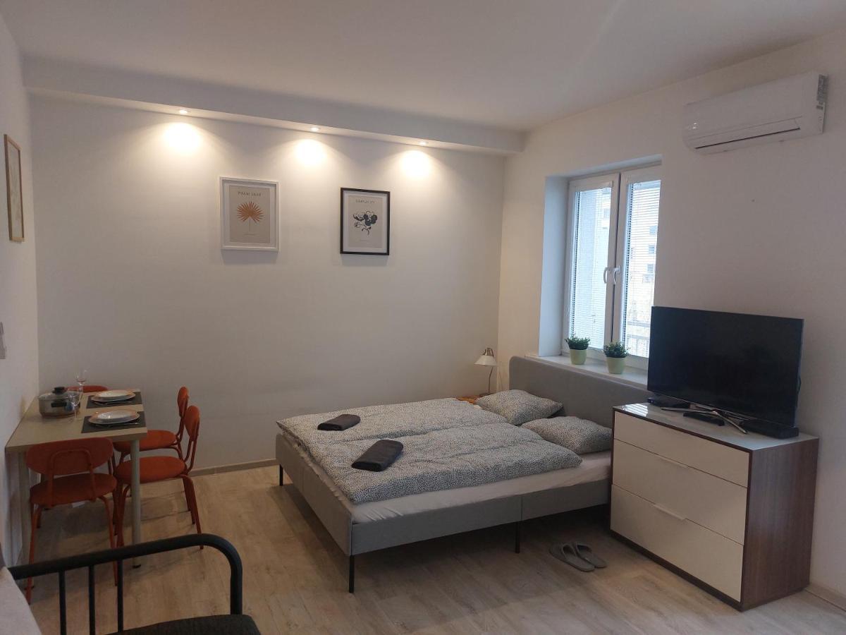 Utulny Apartman S Balkonom Apartment Bratislava Exterior photo